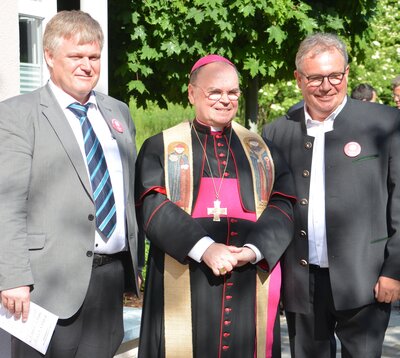 Geschäftsführer Markus Dietl, Bischof Dr. Bertram Meier und Vorsitzender Wilhelm Knoll (von links)