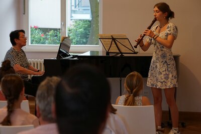 Leana Wacker und Bärbel Häge-Nüssle beim Schülerkonzert im Katharinensaal in Oberstenfeld am 24.5.2022.
