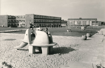 Kindheit in Pritzwalk auf dem Spielplatz an der Wilhelm-Pieck-Straße (Hainholzmühle), 1970er Jahre. Quelle: Foto-Clauss, Archiv Museum Pritzwalk