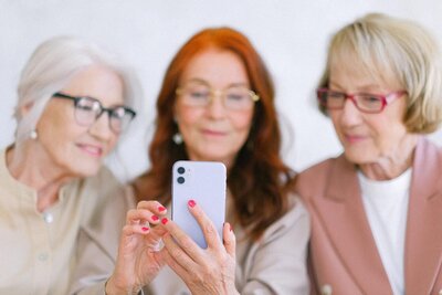Foto zur Meldung: Smartphone-Kurs für Senioren