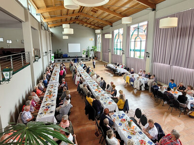 Rund 130 Seniorinnen und Senioren genossen am Dienstagnachmittag im Sudhaus eine gemütliche Kaffeetafel und anschließend einen Tanznachmittag. Foto: Beate Vogel