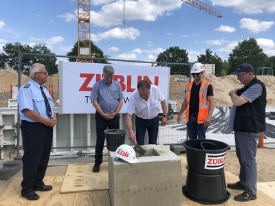 Foto zur Meldung: Grundsteinlegung für den Neubau der Rettungszentrale im GVZ Freienbrink / Grünheide (Mark)