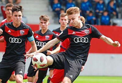 Jonas Brunner am Ball: Von der zweiten Mannschaft des FC Ingolstadt kommt der aus Garham stammende Mittelfeldspieler zum Regionalliga-Aufsteiger DJK Vilzing. −Foto: Imago Images (Bild vergrößern)