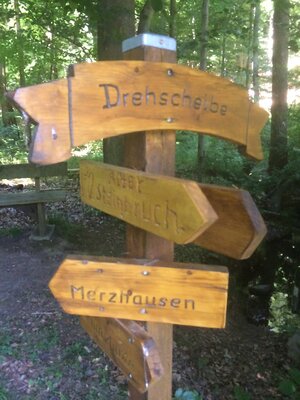 Natur- und Kulturlandschaftslehrpfad / Alte Wegweiser renoviert
