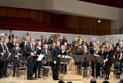 Musikschüler musizieren mit Dresdner Bläserphilharmonie