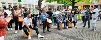 Die Zeit ist jetzt! Jugendwerkstätten demonstrieren vor dem Landtag