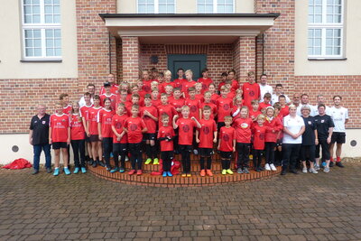 Foto zur Meldung: 13. Fußballcamp des ESV Lok Falkenberg - Tag 1