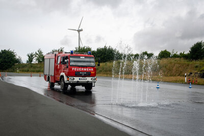 Feuerwehr trainiert sicheres Führen von Einsatzfahrzeugen