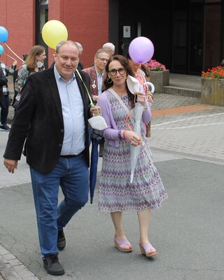 Peter Thiemann und Andrea Engelmann beim Schützenfestumzug auf dem Gesundheitscampus Weist. Foto: LWL
