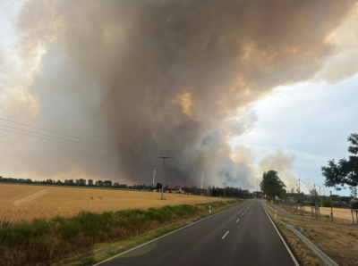 Einsatz anlässlich eines Brandes in der Nähe von Neuburxdorf im Juni 2022 (Bild: Landkreis OSL / Claudia Noack) (Bild vergrößern)