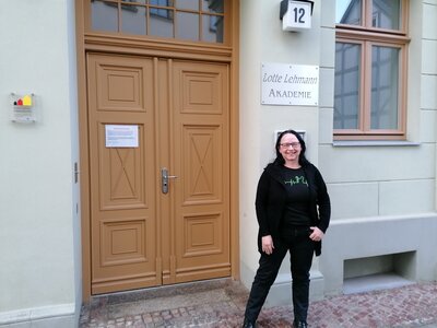 Rolandstadt Perleberg | Schiedsfrau Dorit Hein ist Ansprechpartnerin bei der Schlichtung von Nachbarschaftsstreitigkeiten