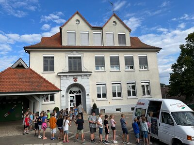Meldung: Schuljahr endet mit Überraschung