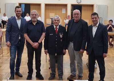 von links: Bürgermeister Jonas Korell, Wolfgang Siebert, Gerhard Wettlaufer, Reinhard Becker, Gemeindevertretervorsitzender Matthias Wettlaufer
