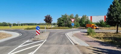 Foto zur Meldung: Baumaßnahme Deckensanierung Kreisverkehr Groß Klessow abgeschlossen