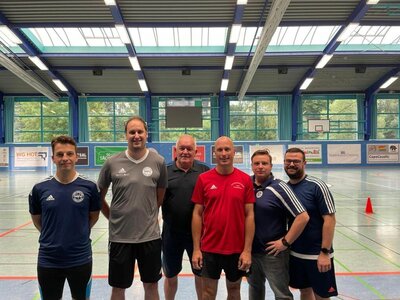 Schiedsrichter beim Futsal-Lehrgang des NOFV (Bild vergrößern)