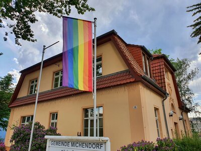 Gemeinde Michendorf zeigt Flagge für Vielfalt!