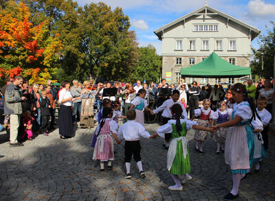 Auftritt einer Tschechischen Kinder-Tanzgruppe beim Bayerisch Böhmischen Sonntag