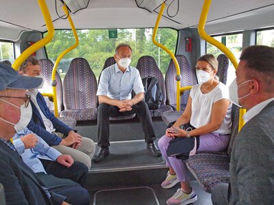 Foto zur Meldung: Bürgermeister*in-Besuch mit neuer Busverbindung zwischen Rangsdorf und Mittenwalde