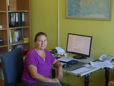 Frau Pätzold in ihrem Büro