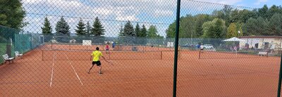 Tischtennis trifft auf Tennis (Bild vergrößern)