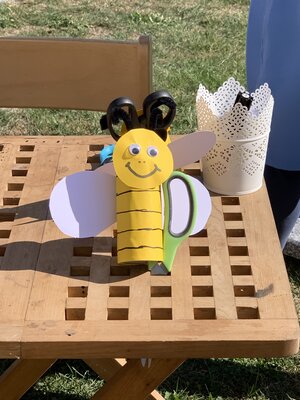 Sommerfest in Echem / Bienen basteln mit den Jungen LandFrauen