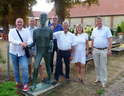 Piotr Trawinski, Waldemar Grzegorek, Marcus Peters, Manfred Garske, Hanna Brona und Detlef Kaatz besuchten am Nachmittag das Till Eulenspiegelmuseum in Schöppenstedt.
