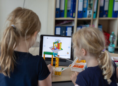Dudenrothschule startet mit Lego durch