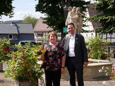 Klara Reiß und Bürgermeister Florian Fritzsch