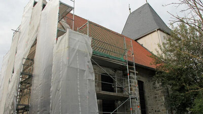 Drackenstedts Kirchenfassade bald wieder schick und dicht (Bild vergrößern)