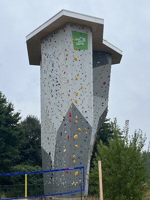 neu im Programm Klettern am Turm (mit Seil und Gurt)