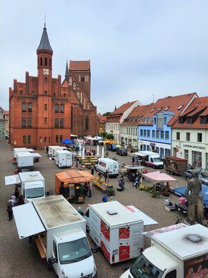 Foto zur Meldung: Herbstmarkt im Zuge des Perleberger Wochenmarkts