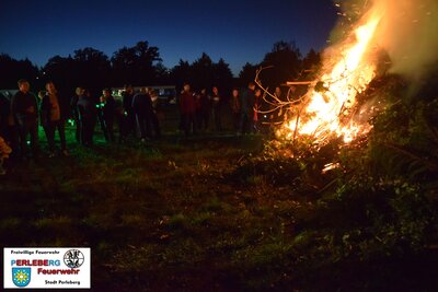 Foto zur Meldung: Traditionsfeuer in Perleberg ein voller Erfolg!