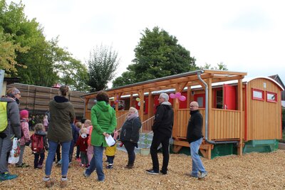 Waldsolms eröffnet zweiten Kindergarten-Bauwagen
