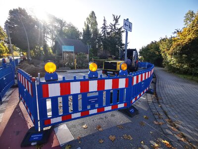 Noch bis 21. Oktober ist der Einmündungsbereich Mühlenstraße / Karl-Marx-Straße für den Verkehr voll gesperrt. Foto: Stadt Calau / Jan Hornhauer (Bild vergrößern)