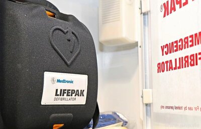 13 neue Defibrillatoren im Landkreis Passau