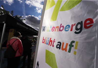 Foto zur Meldung: Beelitz übergibt Staffelstab an Wittenberge für Landesgartenschau 2027