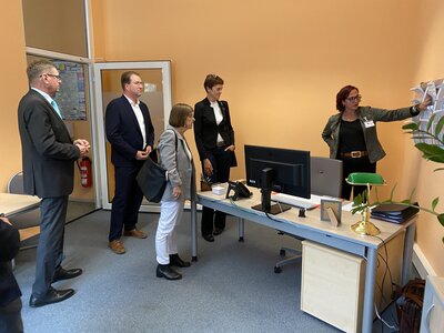 Foto zur Meldung: „Pflege-Vor-Ort-Tour“: Sozialministerin Nonnemacher besucht Oberspreewald-Lausitz