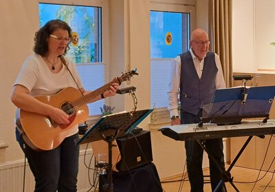 Foto zur Meldung: „Musik für die Seele“ – Das Duo „Mondi di Notte“ war zu Gast in der Seniorenbegegnungsstätte