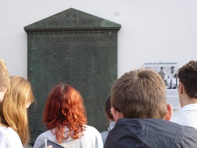 9b am Kriegerdenkmal Neubeckum (Bild vergrößern)