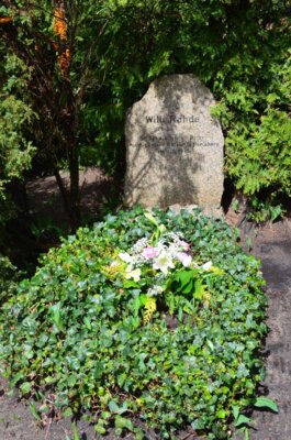 Rolandstadt Perleberg | Grab von Wilhelm Rahde auf dem evangelischen Waldfriedhof in Perleberg.