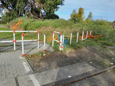 Foto zur Meldung: Sperrung des Bahnübergangs für Fußgänger aufgrund von Vandalismus