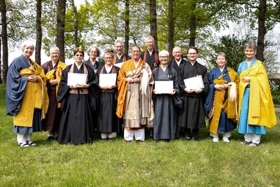 Jiun Roshi, Tetsue Roshi, drei Oshos und die neuen deutschen Zenlehrer*innen