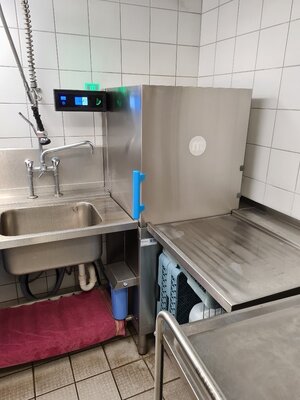 Neue Spülmaschine in der Küche der KITA Regenbogen
