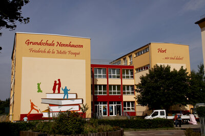 Grundschule Nennhausen: Haus 2 und Hort (Bild vergrößern)