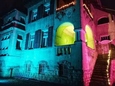 Vorschaubild der Meldung: Marxsche Villa im bunten Lichterkleid - zur Glühweinmeile!