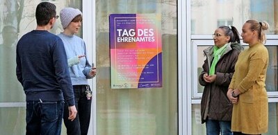 Lisa Gropengießer (2. von links), Ehrenamtsbüro Ludwigsfelde, stellt den TAG DES EHRENAMTS vor_FOTO: Isabelle Richter, MAZ
