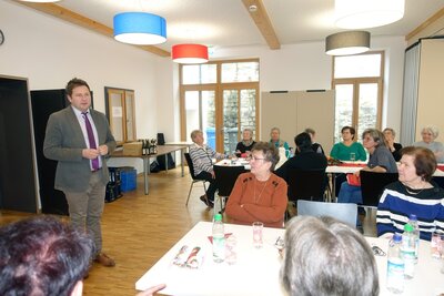 Eine besinnliche Stunde beim Seniorenadvent am 03. Dezember 2022 im Pfarrheim und Bürgerhaus in Prackenbach