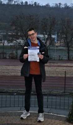 Julian Gehrlein (MSS 11) mit seiner Urkunde (Bild vergr&ouml;&szlig;ern)
