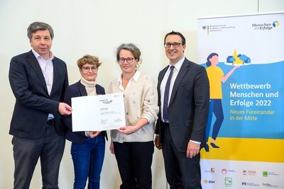 Foto zur Meldung: REGION: Campus Schloss Trebnitz erhält Anerkennung „Menschen und Erfolge“ 2022