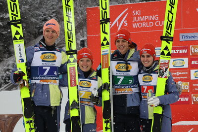 Team Deutschland (Katharina Althaus, Selina Freitag, Karl Geiger, Constantin Schmid) kam hinter Österreich und Norwegen auf den dritten Platz - Foto: Joachim Hahne / johapress